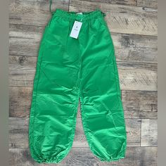 Bershka Green Nylon Parachute Pants. Medium. Cinches At Ankle And Waist. Nwt. M Pants, Parachute Pants, Pant Jumpsuit, Pants For Women, Pants, Green, Women Shopping, Color, Trousers