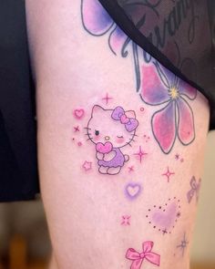 Cute Hello Kitty Tattoo, Tattoo Hello Kitty, Tatuaje Hello Kitty, Tattoos Disney, Hello Kitty Tattoo, Kitty Tattoo, Hello Kitty Tattoos, Tattoos For Black Skin