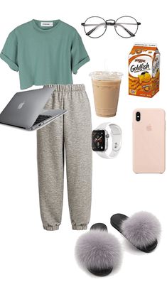 Comfortable Pajamas Aesthetic, Pyjamas Outfit Style, Lazy Outfits Home, Pyjama Day Outfits, Aesthetic Home Outfits, Lazy Days Outfits, Comfy At Home Outfits, Comfy Pjs Aesthetic, Lazy Home Outfits