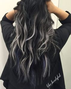 This gray balayage hair color is a must-try for any fashion forward individual. Underlights Hair, Fall Bathroom, Jet Black Hair, Black Hair With Highlights, Balayage Color, Caramel Highlights, Tattoo Women, Ombré Hair