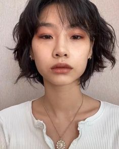 Hoyeon Icons, Short Hair For Chubby Faces, 2000s Hairstyles, Korean Short Hair