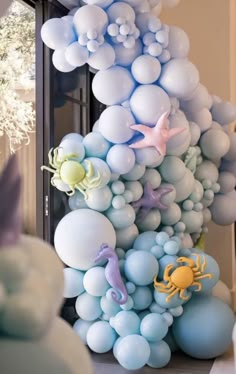 an ocean themed party with balloons and sea animals on the top of each balloon column