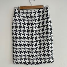 Black And White Patterned Pencil Skirt Women High Waist Pants, White Skirt Outfits, White Pencil Skirt, Skirts Women, Pencil Skirt White, White Pencil, Black And White Skirt, Bear Wallpaper, White Skirt