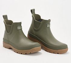 Face those rainy days in style with these waterproof Chelsea boots. From Martha Stewart x Skechers. Garden Boots Woman, Rain Boots Aesthetic, Waterproof Shoes Womens, Gardening Outfits, Waterproof Boots Womens, Best Rain Boots, Adorable Clothes, Garden Boots, Frock And Frill