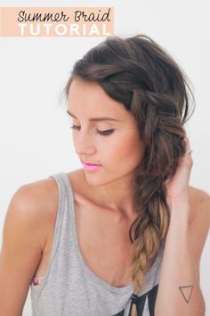 Love this summer braid look by Treasures and Travels and it actually looks achievable in the 5 mins of “get ready” time I steal each morning. I actually love her hair color too. On a si… Braid Tutorials, Side French Braids, Braided Hair Tutorial, Side Braid Hairstyles, French Braid Hairstyles, Pretty Braided Hairstyles, Popular Haircuts, Easy Braids, Bad Hair