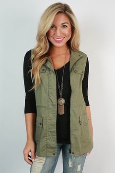 Large Vest Outfit, Green Vest Outfit, Black Shirt Outfits, Cold Wear, Pijamas Women, Military Vest, Shop Boutique, 2020 Fashion Trends, Green Vest