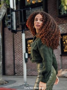 25 Vibrant Curly Hair Color Ideas for a Stunning Makeover Joyjah Estrada, Curly Hair Color Ideas, Curly Hair Color, Hairstyle Curly, Dyed Curly Hair, Natural Curly Hair Cuts, Highlights Curly Hair, Brown Curly Hair, Curly Hair Photos