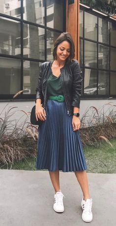 Blue Pleated Skirt, Pleated Skirt Outfit, Lost 100 Pounds, Classy Fashion, Outfit Inspiration Fall, Fashion Mistakes, Casual Work Outfits, Fitness Trainer, Atlanta Georgia