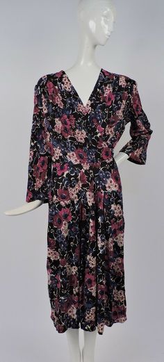 BEAUTIFUL VINTAGE 1930’S FLORAL BOUQUET PRINT RAYON JERSEY DRESS  DATING TO THE 1930’S FASHIONED OF A BLACK GROUND FLORAL PRINT RAYON JERSEY WITH A CRISS CROSS NECKLINE IN THE FRONT AND SLEEVES FLARING AS THEY FALL THE SIDE CLOSES WITH BUTTONS  CONDITION:  WHEN HELD TO THE LIGHT THERE ARE SEVERAL SEAMS THAT HAVE SMALL OPENINGS, IT WAS THE WAY IT WAS CONSTRUCTED AND IT IS NOT A FLAW BUT THE OWNER MAY WANT TO GIVE ADDITIONAL STITCHING TO STRENGTHEN.  THERE IS A PINHEAD HOLE THAT IS JUST ABOVE THE Vintage Floral Print Midi Dress With V-neck, V-neck Floral Print Dress, V-neck Floral Dress, Black Ground, Floral Bouquets, Jersey Dress, Criss Cross, Wrap Dress, Vintage Outfits