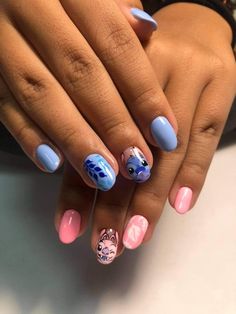 Short Acrylic Nails Stitch, Pink And Blue Stitch Nails, Stitch Fingernails, Nails Design Stitch, Blue Nails Disney, Stitch And Angel Nail Art, Stitch Fake Nails, Kilo And Stitch Nails, Stitch Nails Disney Short