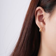 This earring are characterized by it's versatile design, which can be worn in different ways according to your preference and occasion. Firstly, it can be worn as a traditional stud earring for a simple and elegant look; secondly, it can be worn as a pearl back stud earring to give your earlobe a special brilliance; finally, it can be worn as a dangling pearl earring for a stylish statement. A timeless jewelry accessory, pearls are elegant and versatile enough to complement almost any look. Whet Simple Pearl, Pearl Earring, Dangling Earrings, Timeless Jewelry, Pearl Stud Earrings, Pearl Studs, Stud Earring, Pearl Ring, Pearl Pendant