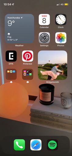 ios 15 homescreen aesthetic 🤍 Organize Phone Apps, Ios App Iphone, Iphone Home Screen Layout, Ios 15, Minimalist Iphone