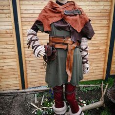 Woodland Elf Costume Male, Fantasy Adventuring Outfit, Dnd Costume Ideas, Larp Costume Men, Robin Hood Cosplay, Dnd Costume, Dnd Clothing