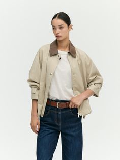 Composition : Shell: 82% polyester, 18% rayon, lining: 100% polyester, color: 100% polyurethaneColor : BEIGE_ONE SIZE,DARK NAVY_ONE SIZECountry of Origin : KOREA Khaki Windbreaker For Workwear In Fall, Beige Windbreaker For Work With Pockets, Beige Workwear Windbreaker With Pockets, Workwear Beige Windbreaker With Pockets, Classic Collared Windbreaker For Work, Half Jacket, Casual Coat, Casual Jacket, Dark Navy