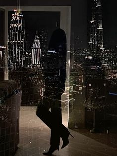 #pinterest #viralpost #dubai #city #night #outfits #aesthetic #aesthetictumblr #luxury #luxurious Dubai Aesthetic Night Outfit, Dubai Nightlife Aesthetic, Dubai Rich Aesthetic, Bich Girl Aesthetic, Ny Night Aesthetic, Luxury Baddie Aesthetic, Rich Night Aesthetic, Dubai Girl Aesthetic, Night Luxury Aesthetic