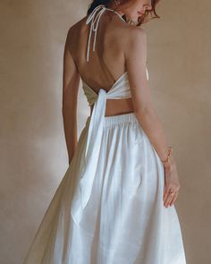 Solid V-neck Halter Top For Summer, Elegant Summer Halter Top For Vacation, Sleeveless Tie Back Halter Top For Brunch, Chic White V-neck Halter Top, Elegant White Spaghetti Strap Halter Top, Elegant Linen Tie Back Dress For Vacation, Elegant Linen Dress With Tie Back For Vacation, White Linen Dress With Tie Back, White Backless Halter Top With Tie Back