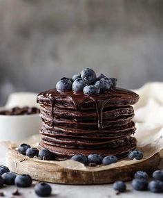 Chocolate Pancakes Recipe Sauce For Pancakes, Fluffy Banana Pancakes, Hot Chocolate Sauce, Comfort Desserts, Dark Chocolate Brownies, Lovely Morning, Chocolate Pancakes, Warm Chocolate, Banana Pancakes