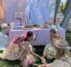 Tea Party Group Photoshoot, Tea Party Picnic Aesthetic, Garden Theme Party Outfits, Tea Party Vibes, Yea Party Aesthetic, Teaparty Brunch Outfit Ideas, Summer Tea Party Outfit, Bridal Tea Party Outfit, Tea Party Bridal Shower Ideas Outfit