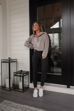 Athletic Lounge Outfits, Nice Athleisure Outfits, Loungewear Winter, Lazy Professional Outfit, Casual Coffee Shop Outfits, Athleisure Outfits Aesthetic, Stylish Athletic Outfits, Fit Aesthetics Women, Midsize Fitness