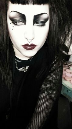 Maquillage Goth, Goth Gifts, How To Impress, Punk Makeup