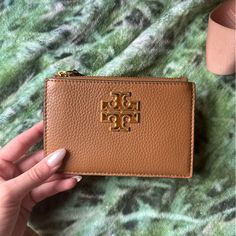 Brown Leather Tan Wallets With Card Slots For Everyday Use, Tan Wallets With Interior Card Slots For Everyday, Everyday Tan Rectangular Wallet, Tory Burch Wallet, Brown Wallet, Tory Burch Bags, Tory Burch Bag, Tory Burch, Brown Leather