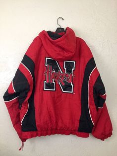 90s Vintage Streetwear, Witcher Wallpaper, Hip Hop Fashion 90s, Starter Jacket, 90s Hip Hop Fashion, Nebraska Huskers, Fashion 90s, Outfits Streetwear