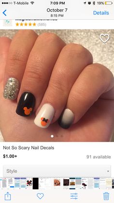 Mickey Mouse Pumpkin Nails, Disney Halloween Manicure, Disney Fall Nails Design, Disney Halloween Nails Short, Fall Mickey Nails, Disney Halloween Nails Simple, Mickey Ghost Nails, Halloween Mickey Nails, Mickey Pumpkin Nails