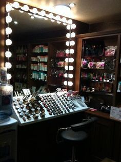 Makeup bar Big Vanity, Koleksi Makeup, Makeup Bar, Rangement Makeup, Penyimpanan Makeup, Battle Stations, Alat Makeup