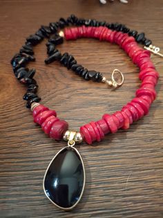 Necklace with focal pendant in smaragd color Red Onyx Jewelry For Gift, Bamboo Coral, Black Coral, May 21, Fort Lauderdale, Pendant Necklaces, Beaded Jewelry, Fort, Coral