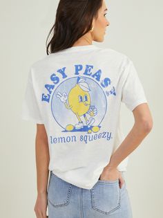 Sunshine and good vibes come pre-packaged in this ultra-comfy, oversized tee. Featuring the iconic "easy peasy lemon squeezy" slogan, it's a reminder to keep things light and breezy. Made from luxuriously soft fabric, this relaxed fit tee is perfect for chill days. Cute T Shirt Designs Graphic Tees, Cute Aesthetic Shirts, Postpartum Wardrobe, Easy Peasy Lemon Squeezy, Sorority Tees, Say What You Mean, Word Shirts, Sweatshirts For Women, Oversized Graphic Tee