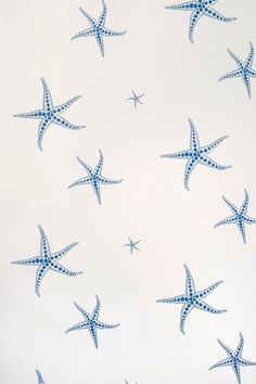 blue and white wallpaper with starfishs in the sky on it's side