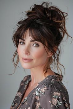 A messy bun situated atop the crown, complemented by wispy bangs, provides a relaxed yet stylish look. An effortlessly chic option for 40-year-old women. Click below to see more! Long Sleek Hair, Messy Updo, Up Dos For Medium Hair, Hair Crush, Sleek Hairstyles, Hairstyles For Women, Messy Hairstyles, Hair Dos