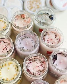 many jars filled with different types of candles