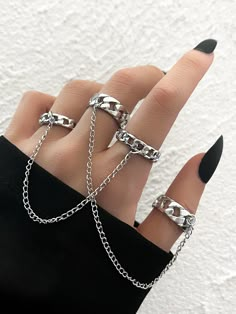 Emo Jewelry, Mha Dr, قلادات متدلية, Edgy Jewelry, Hand Accessories, Magical Jewelry, Jewelry Accessories Ideas, Linking Rings, Fancy Jewelry