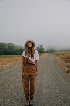 Retro oversized overalls. Baggy vintage inspired brown overalls. 1990's street style women. Grunge fashion ideas for winter and summer! Includes a front pocket and vintage brass buttons. Summer outfit ideas. Retro jumpsuit. Organic clothing. Sustainable fashion. Road less travelled. Utility Outfit Women, Carhartt Overalls Women Outfit, Hippie Skater Style, Overall Outfits Women, Carhartt Overalls Women, Brown Overalls Outfits, Farmcore Outfit