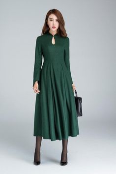 Vintage style swing dress in green Wool dress women Vintage | Etsy Dress Midi Elegant, Winter Wool Dress, Warm Winter Dresses, Midi Dress Winter, Womens Dress Tops, Prom Midi Dress, Dress Retro, Fit Back, Dress A Line