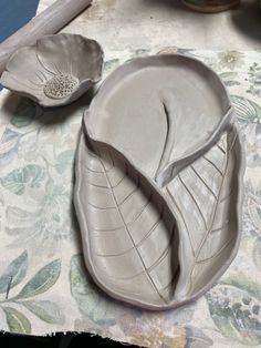 two ceramic dishes sitting on top of a table