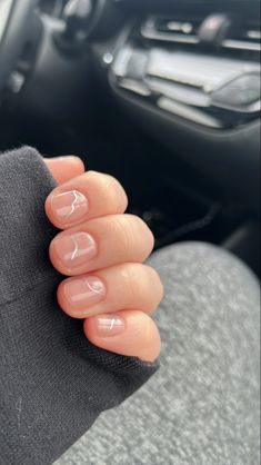 Gel Nails Small Design, Clean Short Nail Designs, Silver Nail Art Short Nails, Short Nails Silver Design, Short Nails Lines, Silver Minimalist Nails, Small Nail Inspo Aesthetic, Nail Art Lines Designs Simple, Minimalist Nails Lines