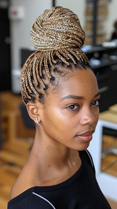 25 Mixed Blonde Knotless Braids Ideas for Endless Style Colorful Extensions, Micro Braids Styles, Cornrow Hairstyle, Braiding Hair Colors, Hairstyle Ideas Easy, Short Box Braids Hairstyles, Braids Styles