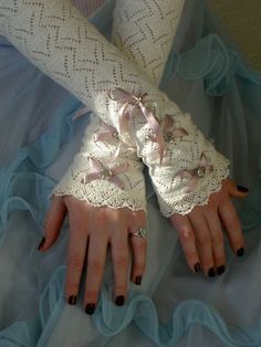 일본 패션, Formal Dresses With Sleeves, Wedding Gloves, Bridal Gloves, Wrist Warmers, Knitting Inspiration, Mitten Gloves, Fingerless Gloves