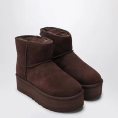 Brown suede ankle boot from UGG featuring a sheepskin and suede upper, round toe, back puller, sheepskin insole and a 5.1 cm platform sole. Leg height: 12.7 cm..Suede Platform Uggs, Ugg Classic Mini Boot, Winter Uggs, Ugg Shoes Women, Chestnut Boots, Kd Shoes, Ugg Winter Boots, Brown Suede Ankle Boots, Ugg Classic Mini