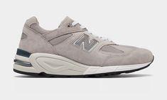 New Balance 990v2 New Balance Made In Usa, Sneakers Street Style, Hot Sneakers, Retro Sneakers, Unisex Shoes, Classic Sneakers, Daily News