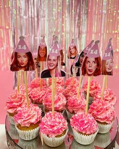 Back To 2000 Party, Festa Pink Party, 2000 Birthday Party Theme, Festa All Pink, Birthday Party Ideas Pink, 2000's Party, 00s Party, Mean Girls Party, 2000s Party