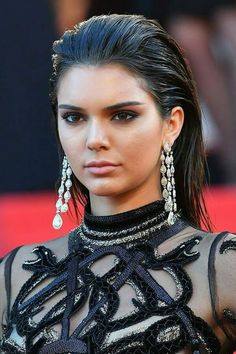 Kendall Jenner Hair, Wet Look Hair, Slick Back, Slicked Back Hair, Glam Squad, Slick Hairstyles, Formal Hairstyles, Curly Hair Cuts, Wet Look