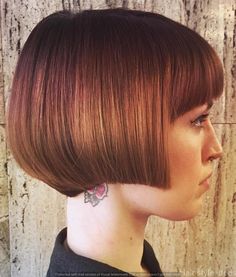 30 Perfect Bob Haircuts with Highlights for a Sleek Finish Angled Bob With Bangs, Colorful Short Hair, Graduated Hair, Hair Bobs