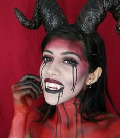 😈 Maquillaje Diablesa - Maquillajes de mujer diablo colorado Schminke Halloween, Sfx Ideas, Succubus Cosplay, Demon Woman, She Devil, Woman Costume