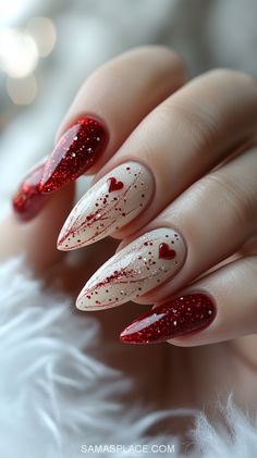 Christmas Nails Ideas, Snowflake Art, Snowflakes Art, Elegant Minimalism, Holiday Nail Art, Candy Cane Stripes, Festival Nails, Glitter Ombre, Christmas Nail