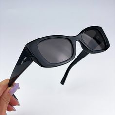 Saint Laurent Sl593 001 Sunglasses Black Square Unisex Brand: Saint Laurent Model: Sl593 Color Code: 001 Gender: Women/Unisex Frame Colour: Black Frame Shape: Square Frame Style: Full Rim Frame Material: Eco Acetate Lens Material: Plastic Lens Color: Black Lens Protection: Category 3 Size: 52x20x145 100% Uv Protection Made In Italy. Full Retail Package With All Accessories: Case, Cloth And All Paperwork. 100% Authentic! Classic Black Cat Eye Sunglasses With Uva Protection, Modern Black Cat Eye Sunglasses With Anti-reflective Coating, Modern Black Cat Eye Sunglasses With Uva Protection, Classic Black Shield Sunglasses With Square Frame, Classic Black Square Frame Shield Sunglasses, Sleek Black Cat Eye Sunglasses With Gradient Lenses, Classic Black Cat Eye Sunglasses With Square Frame, Classic Black Cat Eye Sunglasses With Mirrored Lenses, Modern Black Cat Eye Sunglasses With Tinted Lenses