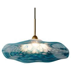 Perla takes inspiration from the oyster, with the distinctive, organic form of the decorative hand spun glass shade representing the shell, with the central light source acting as the pearl. The result is a soft and graceful luminaire that adds a flowing natural beauty to any luxury interior. Handcrafted in the UK by trusted and experienced artisans, the delicate glass shade is available in three vibrant tones that offer a distinctive and refined character. As each shade is hand-finished, each p Sea Glass Chandelier, Cluster Pendant Lighting, Gallery Lighting, Organic Glass, Hospitality Projects, La Source, Organic Form, Kitchen Area, Glass Pendant Light