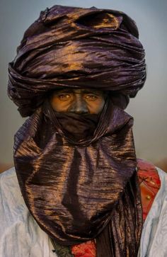 Authentic Tuareg Indigo Scarf, Long Handmade Berber Turban, Genuine Blue Men Tagelmust, Tribal Moroccan Berber Headscarf This is a genuine Tuareg indigo scarf, an indigo-dyed cotton garment, with the appearance of both a veil and a turban. This handmade tribal scarf may exceed ten meters in length. Tuareg men known as 'the blue men of the Sahara', wear Indigo veil locally are called ''Kel Tagelmust'' which means people of the veil to protect their faces from the dust whipped up by desert winds a Africa Infographic, Tuareg People, Writing Projects, Disco Fashion, Tie Dye Scarves, African History, Dark Wear, African Beauty, Turbans